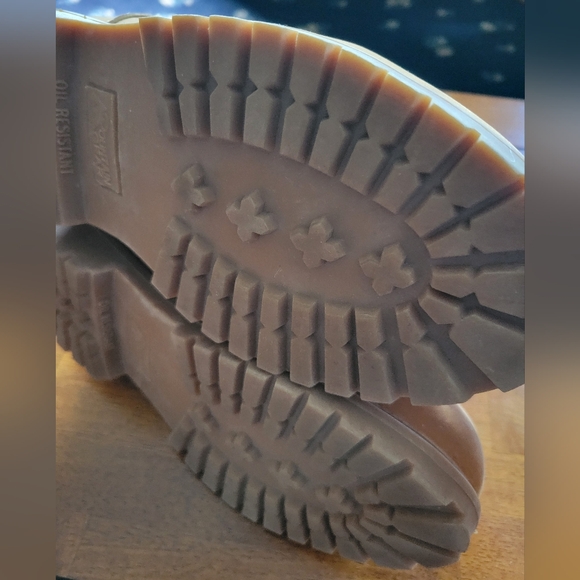 Mountain Gear tan ankle hi boots, size kids 6, like new condition, - Picture 2 of 16